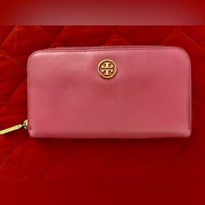 Tory Burch Pink Wallet, Accordion. Preowned. Gold Tone Hardware.